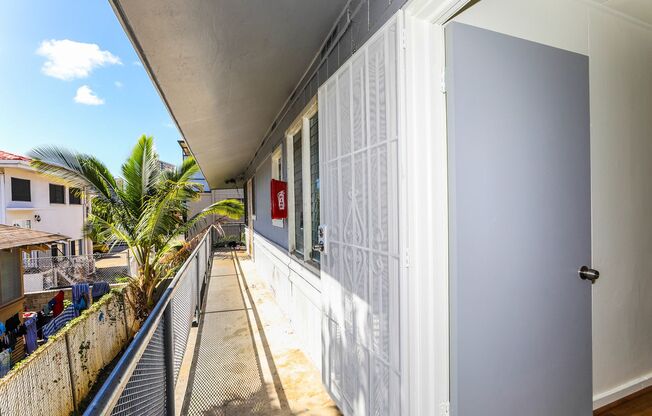 Nuuanu Avenue - renovated, upstairs, 1 bedroom 1 bath with luxury vinyl plank flooring throughout