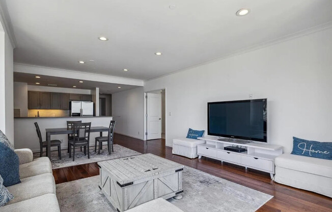 333 Bush Street, Unit #3904