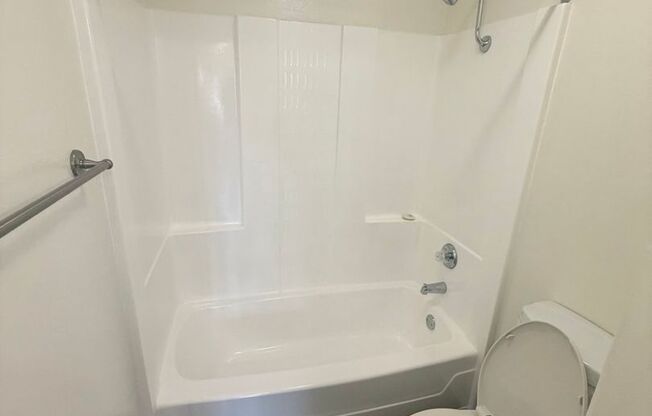 1 bed, 1 bath, 713 sqft, $2,075, Unit B116