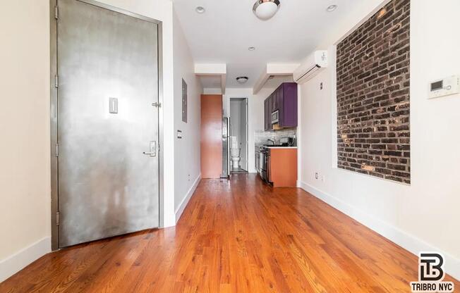 215 MARION ST