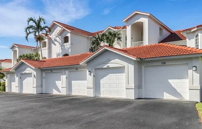 Seasonal Retreat in Prestigious Windstar on Naples Bay – 4650 Yacht Harbor Dr #125