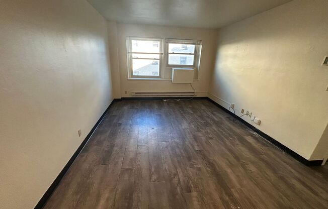 1 bed, 1 bath, $895, Unit 611