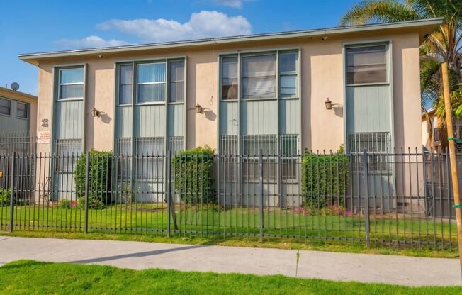 4108-4106 W. Palmwood Dr.