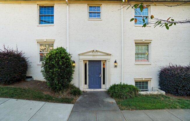 2 Bedroom Condo on Park Road!