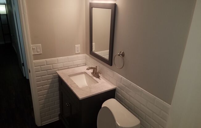 2 beds, 1 bath, 850 sqft, $950, Unit Apt D