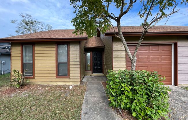 Cute 2 Bedroom in Orange Park-