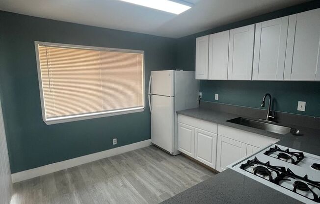 2 beds, 1 bath, 416 sqft, $1,095, Unit Unit #4