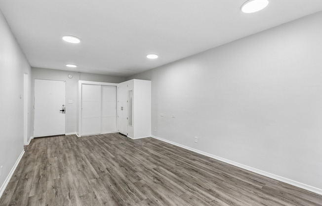 Studio, 1 bath, 615 sqft, $1,998, Unit 220