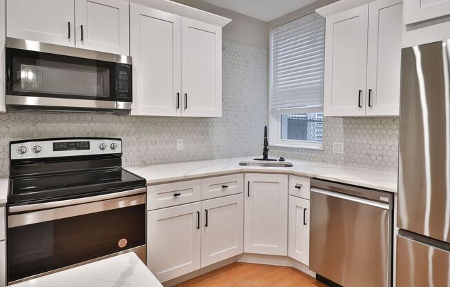 Amazing Fully Renovated 3 bed 2.5 Bath Brewerytown Home!