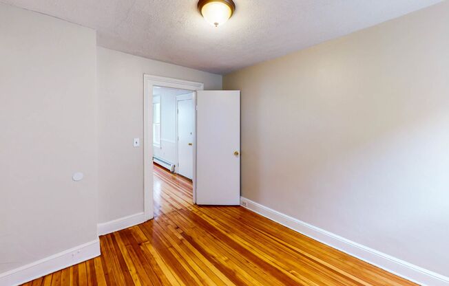 2 beds, 1 bath, $1,595, Unit 2