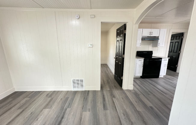 102 N 9 AVE