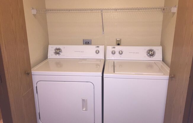 2 beds, 1 bath, 900 sqft, $1,399, Unit 25B