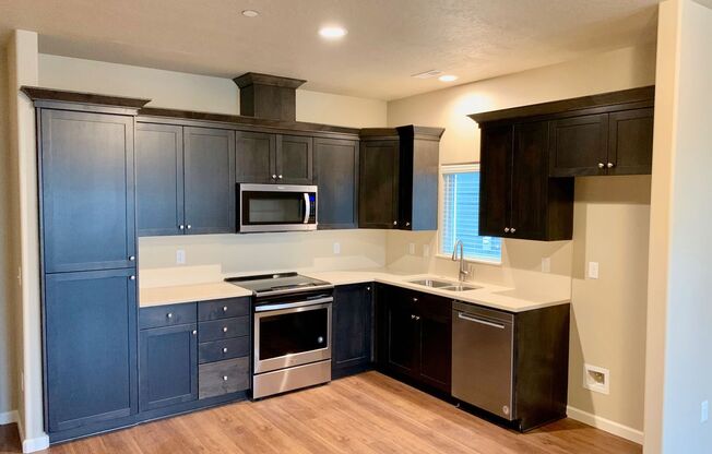 New Townhome Steps from Willamette River