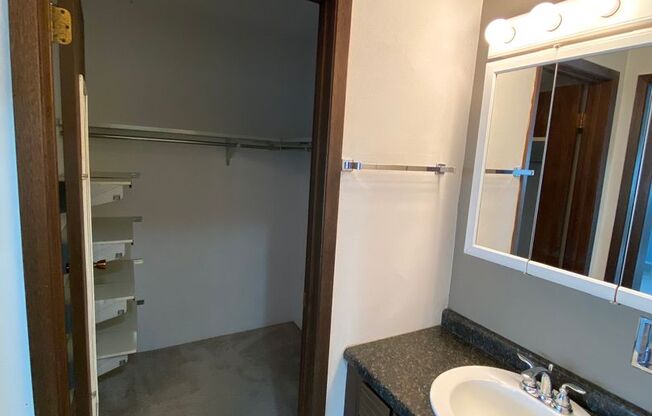 1 bed, 1.5 baths, $800