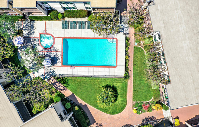 Casa Del Amo Apartments
