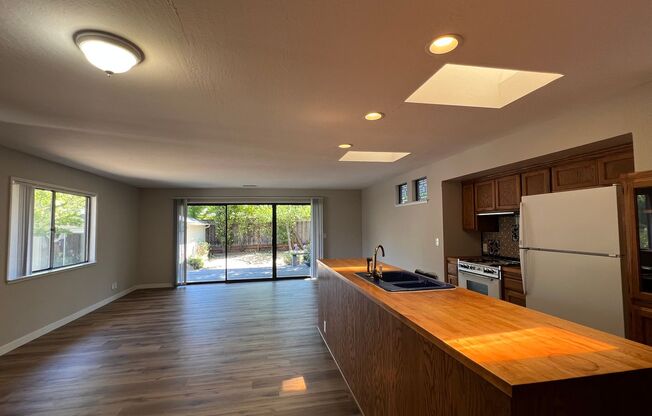Charming 2-bedroom Menlo Park Cottage