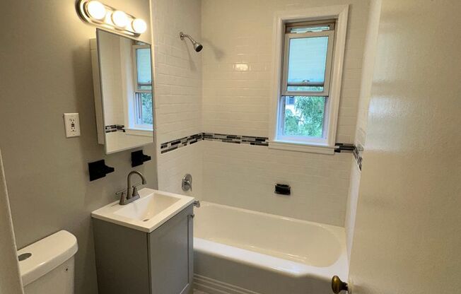 Studio, 1 bath, 450 sqft, $1,900, Unit Apt B15*