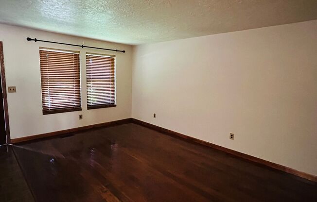 Beautiful townhouse, walk to the Ogden waterfall and hiking and biking trails