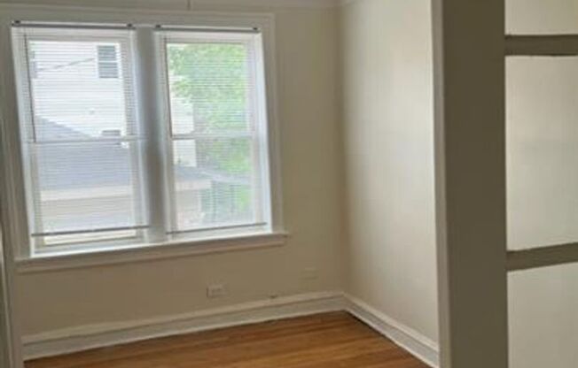 2232-48 W. Farwell / 6907-11 N. Oakley