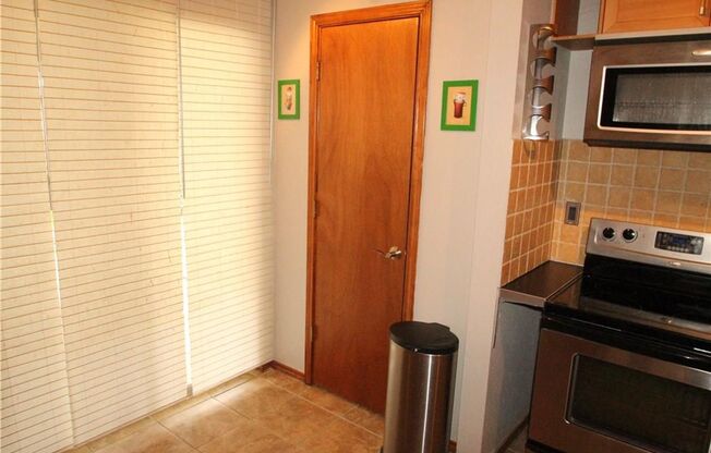 1 bed, 1 bath, $1,350, Unit #2054