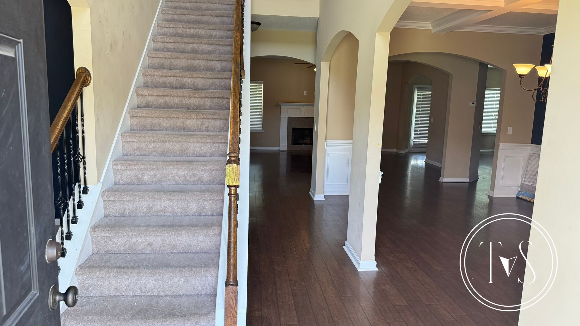 SPRING MOVE-IN SPECIAL: $300 OFF 1ST MONTH'S RENT!**