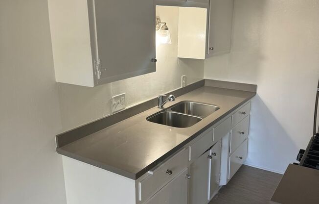 1 bed, 1 bath, $2,295, Unit 7E