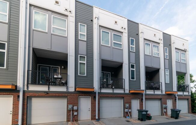 Beautiful Modern Townhome in South End Available 5/1!