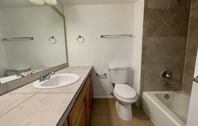 2 beds, 1 bath, 810 sqft, $1,125, Unit 10-C