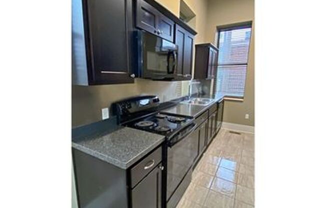 1 bed, 1 bath, 1,043 sqft, $1,250, Unit 911