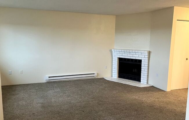 1 bed, 1 bath, 740 sqft, $1,399, Unit 1H