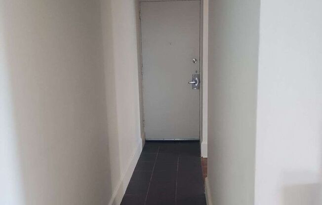 1 bed, 1 bath, 600 sqft, $1,300, Unit 537