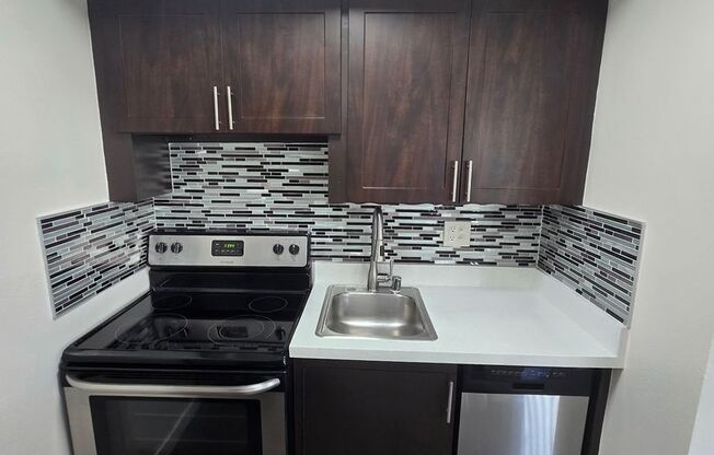 Studio, 1 bath, 590 sqft, $1,952, Unit 134