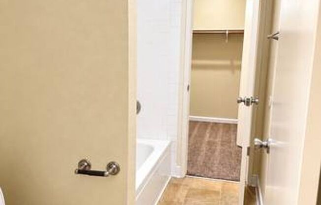 2 beds, 1 bath, 850 sqft, $1,695, Unit 233