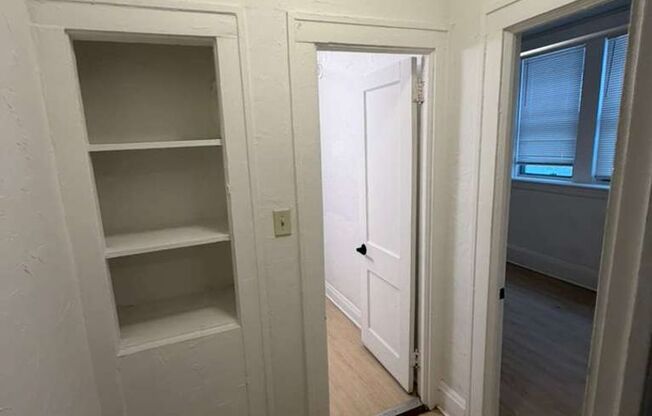 2 beds, 1 bath, 1,016 sqft, $1,095, Unit Unit 112