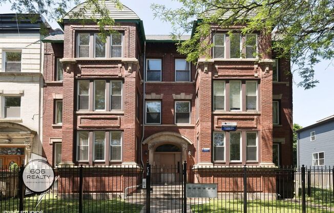 Jumbo Bronzeville Apts!