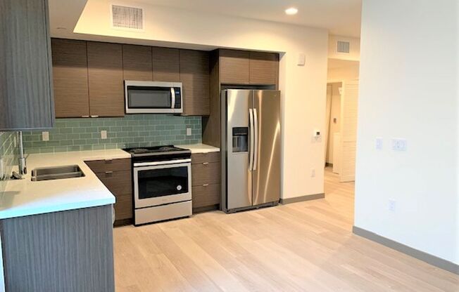 Studio, 1 bath, 553 sqft, $2,595, Unit 711