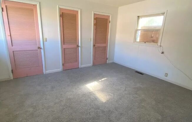 3 beds, 1 bath, $1,099