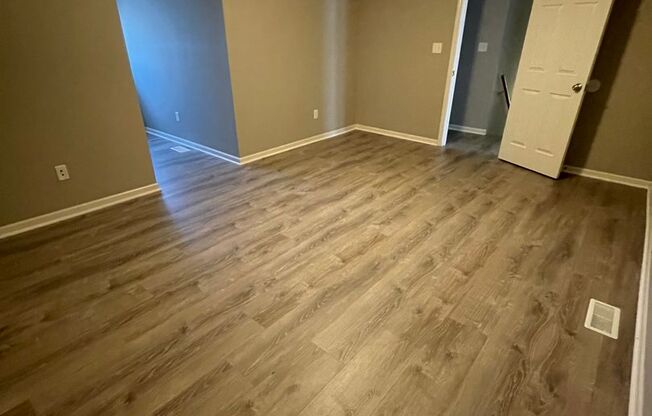 4 bed/ 2 bath townhouse