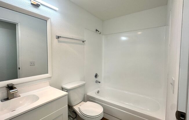 3 beds, 2 baths, 1,098 sqft, $2,090, Unit U102