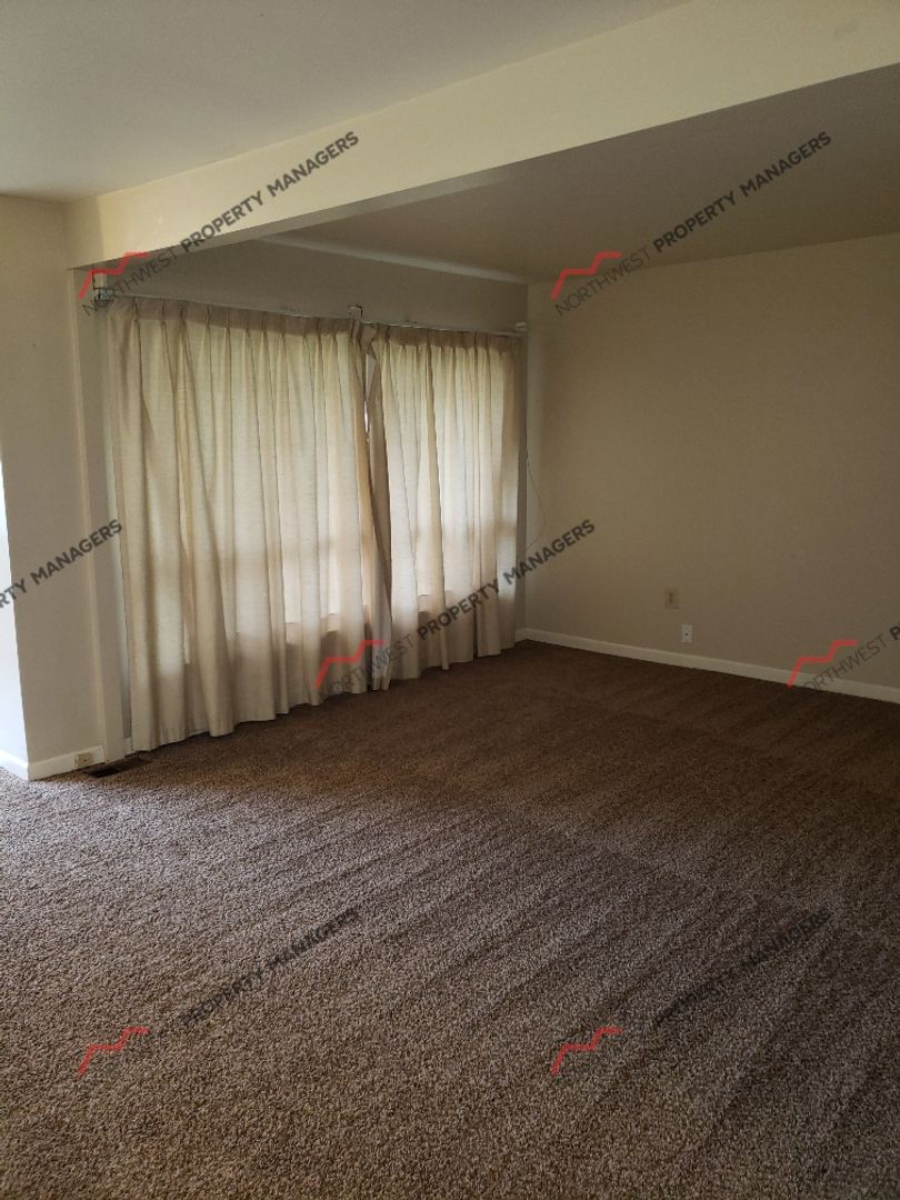 STATUS: AVAILABLE | R122 | $1895