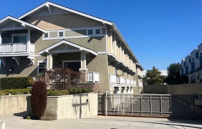 Modern 2-Bed, 2.5-Bath Townhome in Gardena – Stylish Living with Spacious Comfort!