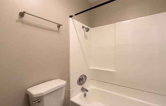 2 beds, 1 bath, $2,095, Unit 3555-06