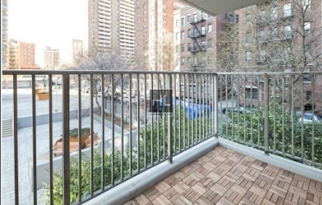 3 beds, 2 baths, 1,000 sqft, $7,295, Unit 11R