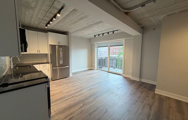 2 beds, 2 baths, 908 sqft, $3,575, Unit 952-511