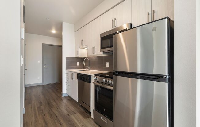 Studio, 1 bath, 288 sqft, $1,395, Unit 416