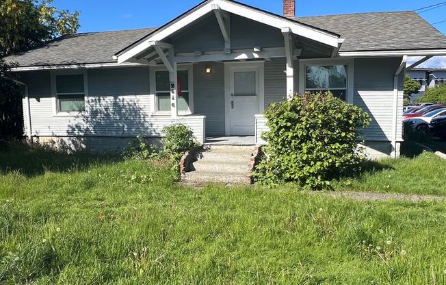 AVAILABLE NOW: 2 bdrm/1 bath House