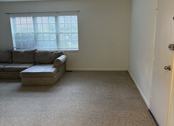 2 beds, 1 bath, 825 sqft, $2,500, Unit 2