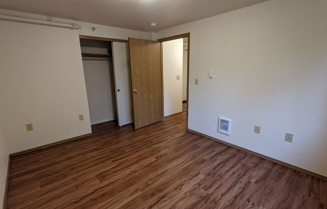 2 beds, 1 bath, 750 sqft, $1,395, Unit 33