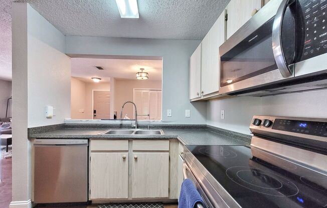 3 beds, 3 baths, $1,700, Unit Unit 527