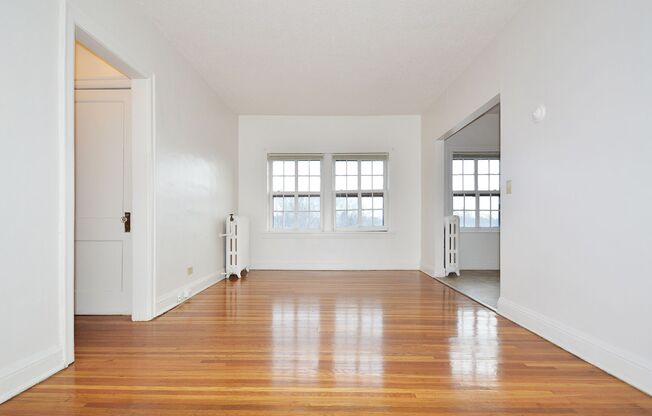 Studio, 1 bath, 375 sqft, $865, Unit 24 - 329